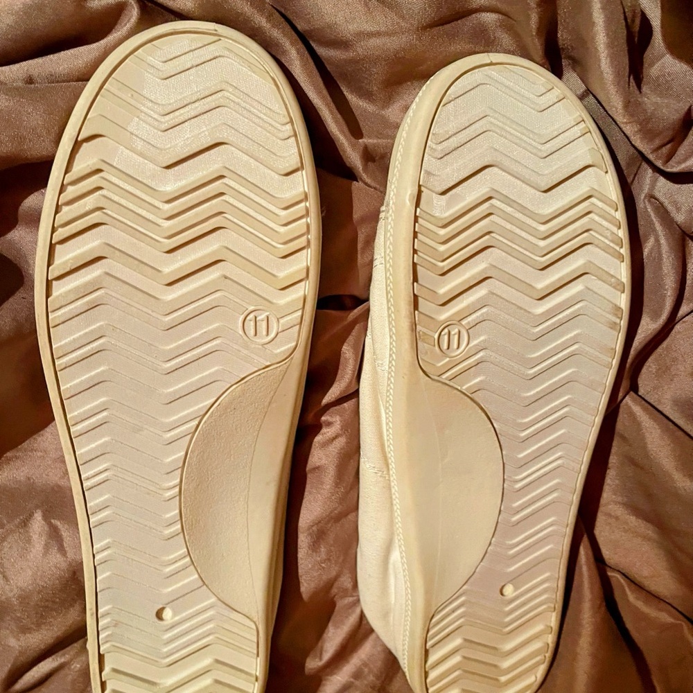Mad Love Off-White Lace-Up Sneakers - Picture 3 of 4